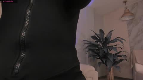 Erika Benz online show from 09/28/25, 12:10