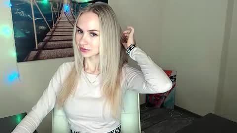 Erika online show from 09/25/25, 11:47