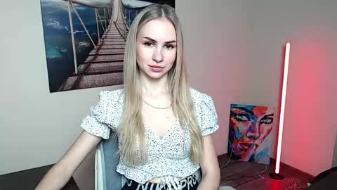 Erika online show from 12/05/25, 01:09