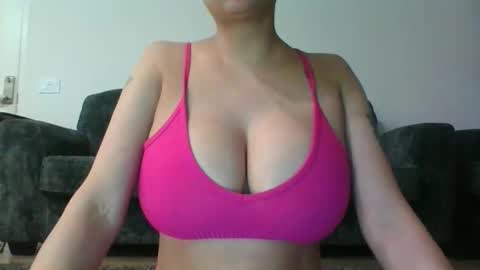 erin2025 online show from 12/15/25, 05:01