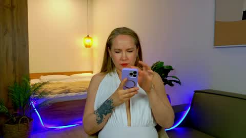 Erin online show from 06/10/26, 05:12