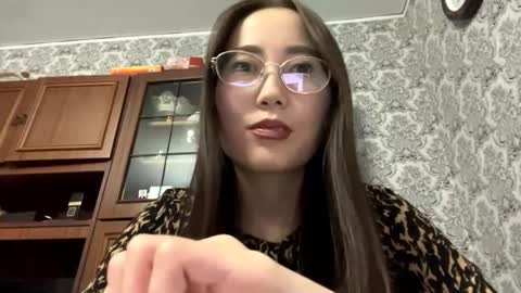 Snapshot of erinnthurmond chatting on 05/28/26, 04:59 Luna online show from 05/28/26, 04:59