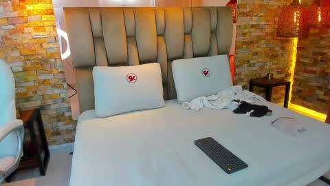 Snapshot of eris_novikov chatting on 10/16/25, 12:50 ERIS online show from 10/16/25, 12:50