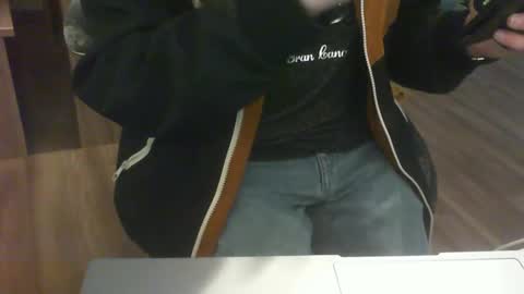 Snapshot of erlektroboy2 chatting on 05/15/26, 10:33 Erlektroboy2s online show from 05/15/26, 10:33
