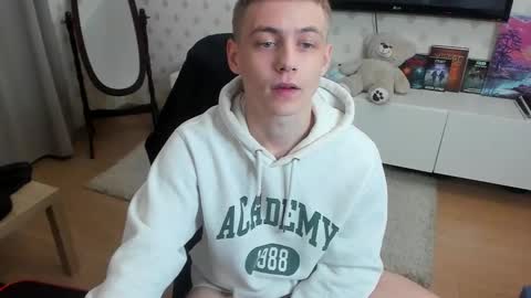 Max online show from 10/25/25, 07:19