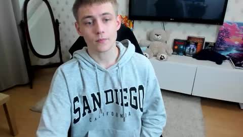 Max online show from 11/07/25, 12:21