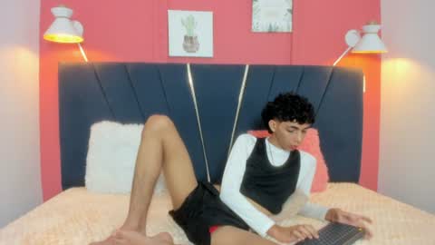 Snapshot of ero_boy40 chatting on 06/12/26, 04:22 ero_boy40 online show from 06/12/26, 04:22