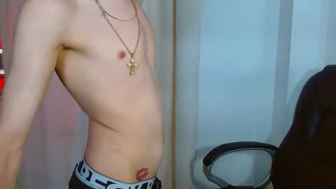 Snapshot of eroboyxox chatting on 02/25/26, 08:40 eroboyxox online show from 02/25/26, 08:40
