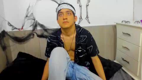 Snapshot of eros_fang chatting on 10/24/25, 12:12 eros_fang online show from 10/24/25, 12:12