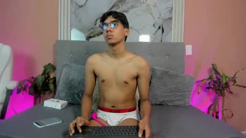 Snapshot of eros_lux1 chatting on 04/04/26, 12:24 Eros Lux1 online show from 04/04/26, 12:24