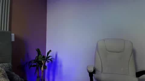 Snapshot of eros_lux1 chatting on 04/11/26, 12:09 Eros Lux1 online show from 04/11/26, 12:09