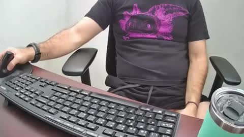 Snapshot of eroskatt chatting on 12/18/24, 10:13 Eroskatt online show from 12/18/24, 10:13