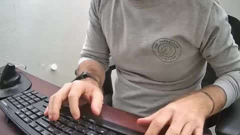 Snapshot of eroskatt chatting on 01/07/25, 06:45 Eroskatt online show from 01/07/25, 06:45