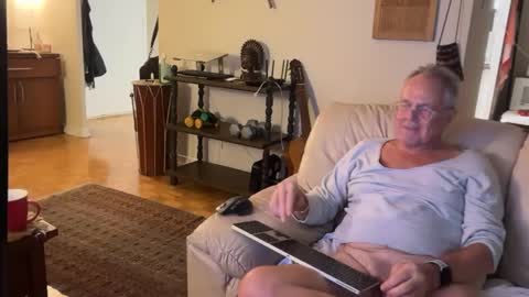 Snapshot of erostalk chatting on 09/24/25, 05:44 eros online show from 09/24/25, 05:44