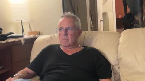 Snapshot of erostalk chatting on 10/28/25, 12:25 eros online show from 10/28/25, 12:25