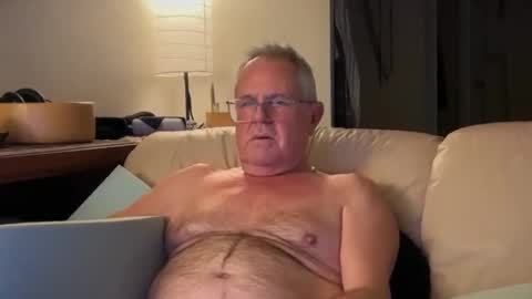 Snapshot of erostalk chatting on 10/31/25, 09:27 eros online show from 10/31/25, 09:27