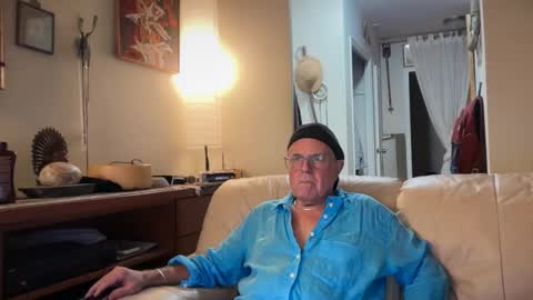 Snapshot of erostalk chatting on 11/15/25, 04:32 eros online show from 11/15/25, 04:32