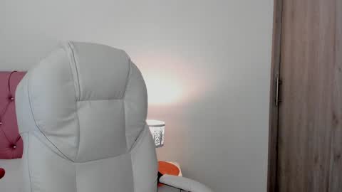 Snapshot of erotic_boobs chatting on 12/02/24, 07:27 Karen online show from 12/02/24, 07:27