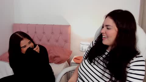 Snapshot of erotic_boobs chatting on 12/04/24, 09:02 Karen online show from 12/04/24, 09:02