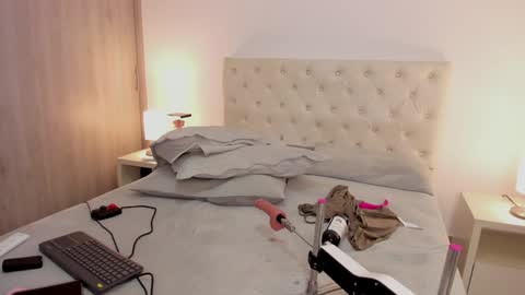 Snapshot of erotic_boobs chatting on 12/28/24, 04:51 Karen online show from 12/28/24, 04:51