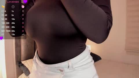 Snapshot of erotic_boobs chatting on 10/03/25, 01:46 Karen online show from 10/03/25, 01:46