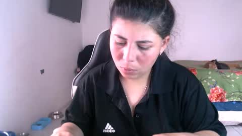 Snapshot of erotic_katia chatting on 05/01/26, 06:12 Sara online show from 05/01/26, 06:12