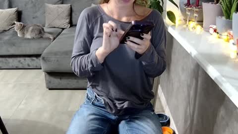 Snapshot of erotic_vibe chatting on 12/14/24, 02:31 Melissa online show from 12/14/24, 02:31