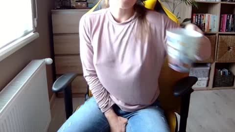 Snapshot of erotic_vibe chatting on 12/17/24, 10:01 Melissa online show from 12/17/24, 10:01