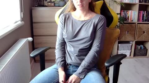 Snapshot of erotic_vibe chatting on 12/19/24, 09:40 Melissa online show from 12/19/24, 09:40