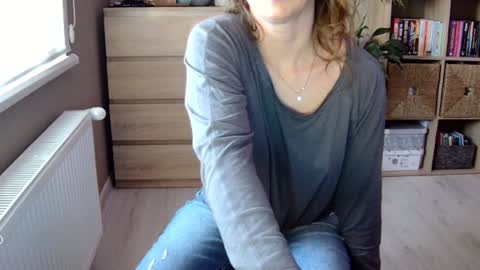 Snapshot of erotic_vibe chatting on 12/19/24, 12:45 Melissa online show from 12/19/24, 12:45
