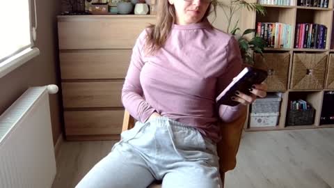Snapshot of erotic_vibe chatting on 12/20/24, 12:16 Melissa online show from 12/20/24, 12:16