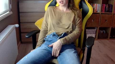 Snapshot of erotic_vibe chatting on 12/22/24, 08:03 Melissa online show from 12/22/24, 08:03