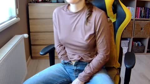 Snapshot of erotic_vibe chatting on 12/23/24, 01:13 Melissa online show from 12/23/24, 01:13