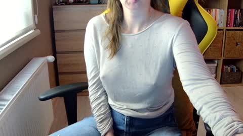 Snapshot of erotic_vibe chatting on 12/23/24, 04:17 Melissa online show from 12/23/24, 04:17