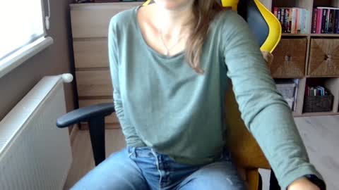 Snapshot of erotic_vibe chatting on 12/24/24, 10:33 Melissa online show from 12/24/24, 10:33