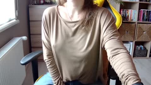 Snapshot of erotic_vibe chatting on 12/31/24, 08:48 Melissa online show from 12/31/24, 08:48