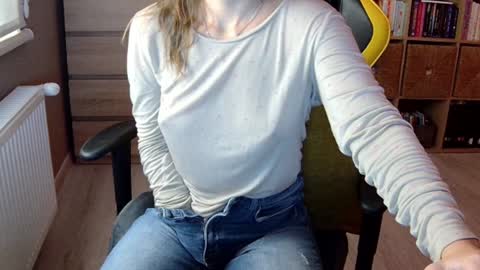 Snapshot of erotic_vibe chatting on 01/02/25, 05:07 Melissa online show from 01/02/25, 05:07