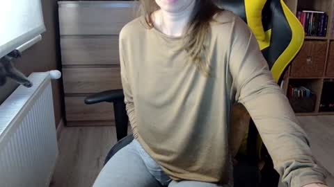 Snapshot of erotic_vibe chatting on 01/12/25, 02:19 Melissa online show from 01/12/25, 02:19