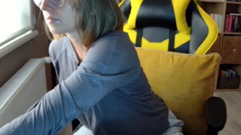 Snapshot of erotic_vibe chatting on 02/02/25, 02:56 Melissa online show from 02/02/25, 02:56
