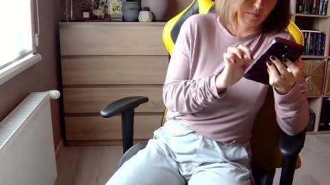 Snapshot of erotic_vibe chatting on 02/06/25, 01:21 Melissa online show from 02/06/25, 01:21