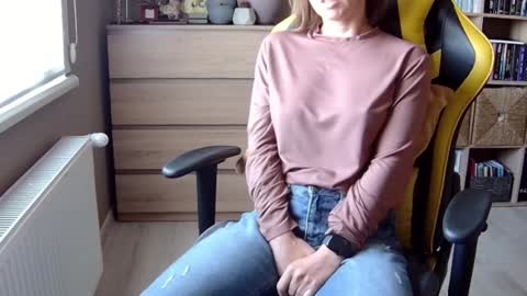 Snapshot of erotic_vibe chatting on 02/08/25, 08:52 Melissa online show from 02/08/25, 08:52