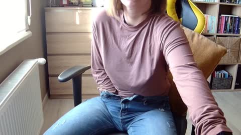Snapshot of erotic_vibe chatting on 02/08/25, 01:22 Melissa online show from 02/08/25, 01:22