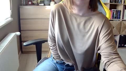 Snapshot of erotic_vibe chatting on 02/09/25, 02:18 Melissa online show from 02/09/25, 02:18
