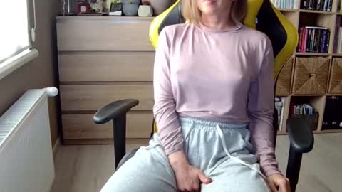 Snapshot of erotic_vibe chatting on 02/11/25, 02:13 Melissa online show from 02/11/25, 02:13