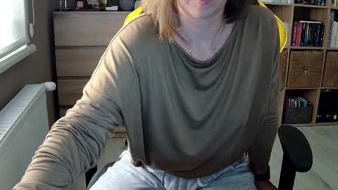 Snapshot of erotic_vibe chatting on 02/13/25, 03:24 Melissa online show from 02/13/25, 03:24