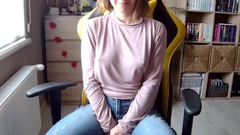 Snapshot of erotic_vibe chatting on 02/15/25, 10:00 Melissa online show from 02/15/25, 10:00