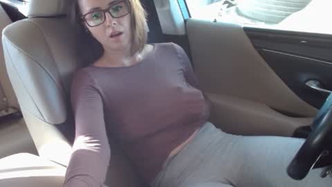 Snapshot of erotic_vibe chatting on 03/09/25, 01:15 Melissa online show from 03/09/25, 01:15