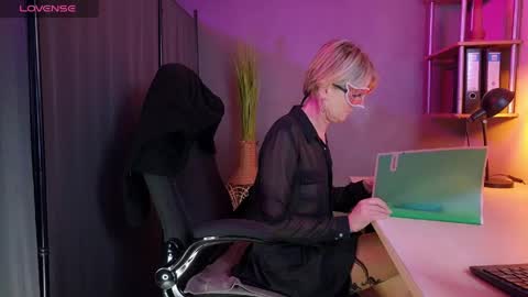 Snapshot of eroticaeva chatting on 04/15/26, 09:38 Eva online show from 04/15/26, 09:38