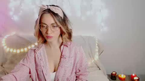 Snapshot of eroticgiftxxx chatting on 01/23/25, 09:29 LylaXXX online show from 01/23/25, 09:29
