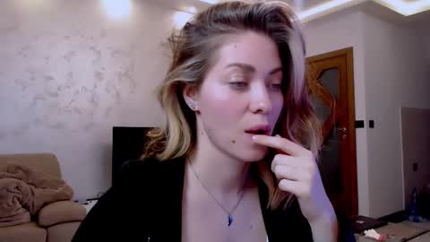 Snapshot of eroticgiftxxx chatting on 03/06/25, 07:21 LylaXXX online show from 03/06/25, 07:21